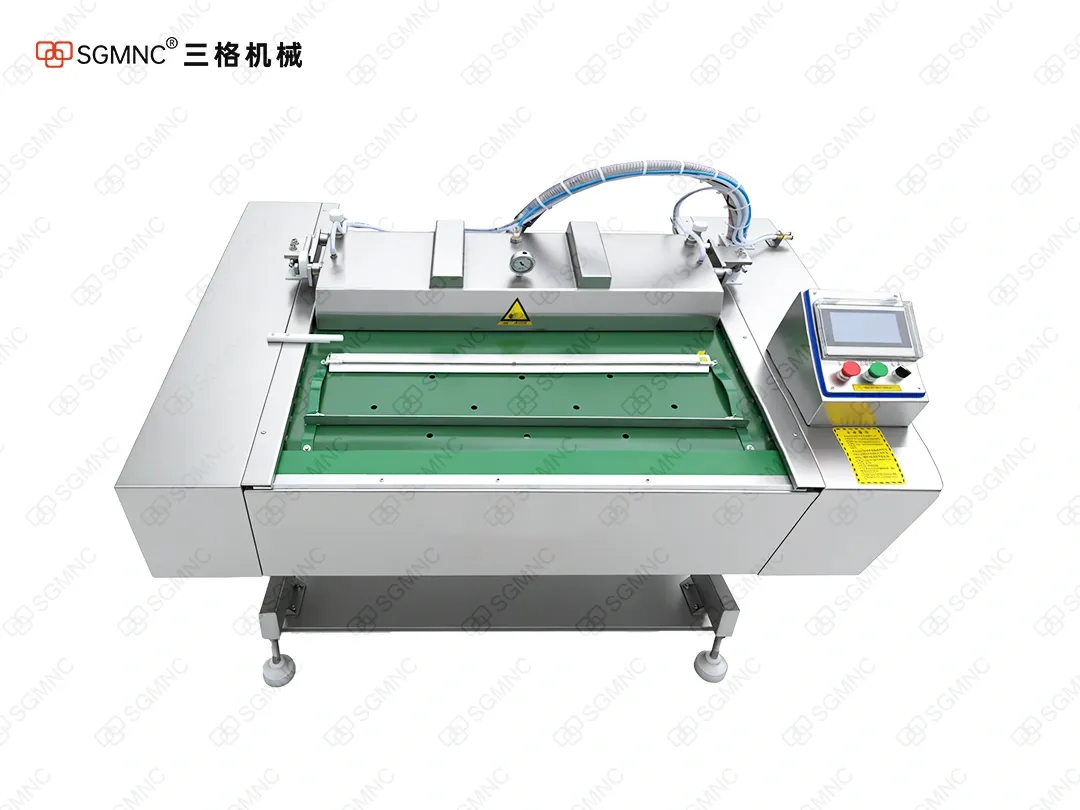 Continuous vacuum packaging machine