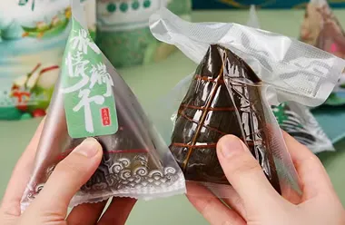 Is the plastic bag of the vacuum package of rice noodles resistant to high temperature?